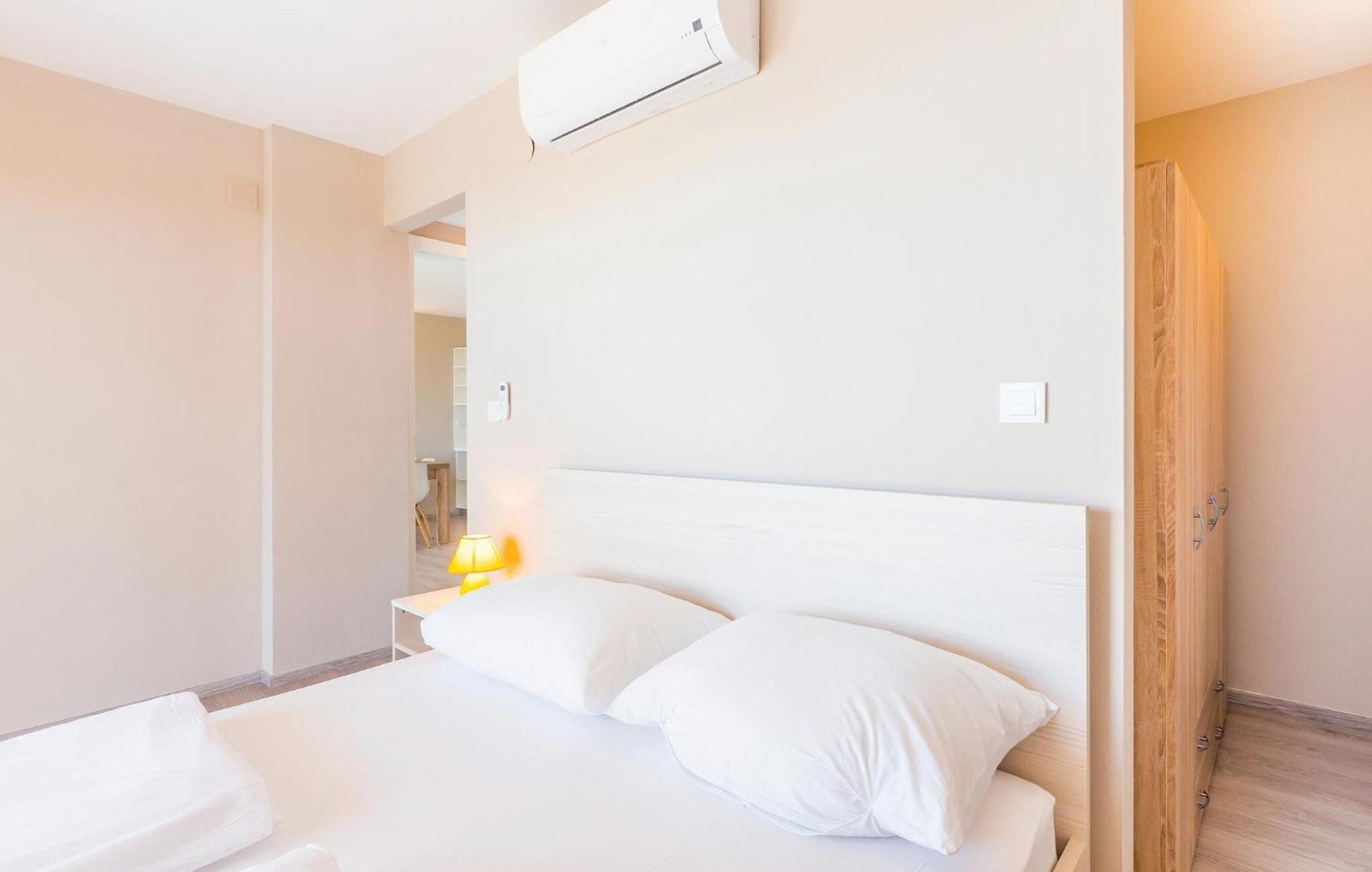 Pet Friendly Apartment In Povljana With Kitchen Kültér fotó
