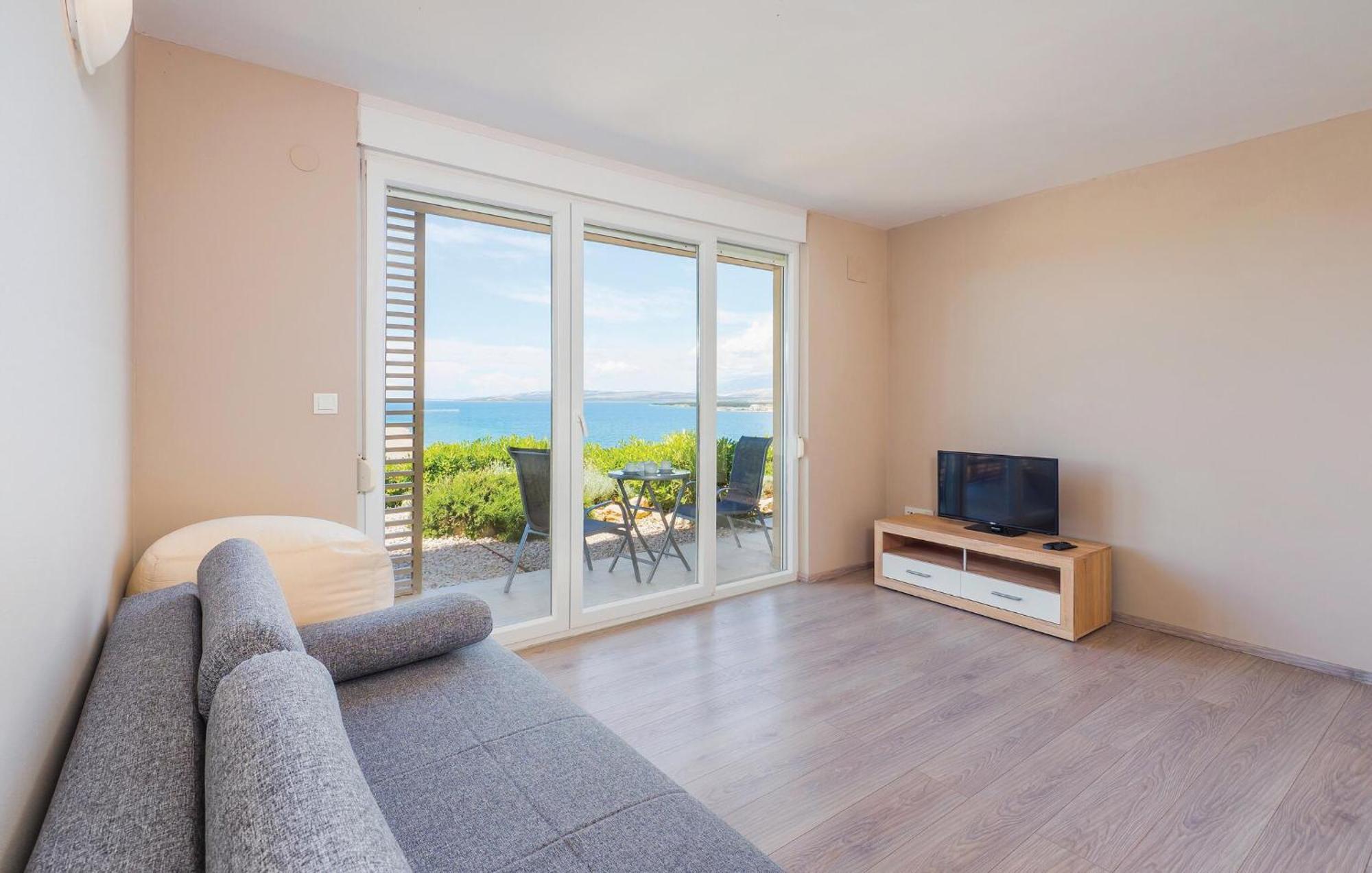 Pet Friendly Apartment In Povljana With Kitchen Kültér fotó